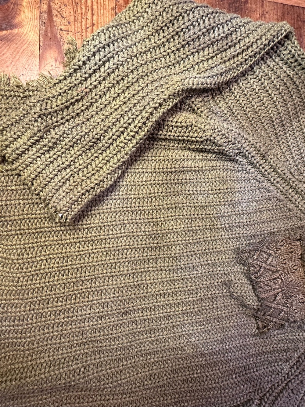 heavily distressed burnished sweater - Picture 10 of 12